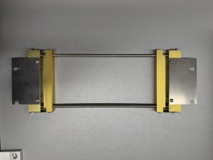 Uchwyt do haftu na pasach rozstaw 355mm